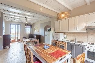 Villa Konstantina: Large Private Pool, Sea Views, A/C, WiFi, Eco-Friendly                            Hotel in Crete