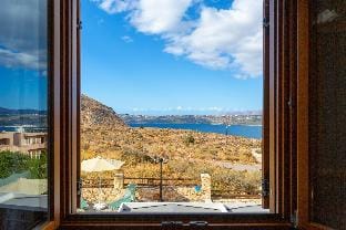 Villa Konstantina: Large Private Pool, Sea Views, A/C, WiFi, Eco-Friendly                            Hotel in Crete