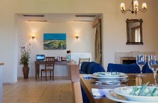 Villa Ilia: Large Private Pool, Sea Views, A/C, WiFi                                                 Hotel in Crete
