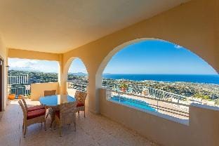 Villa Selini: Private Pool, Sea Views, A/C, WiFi, Eco-Friendly                                       Hotel in Crete