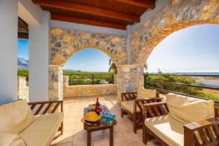 Theo Beach Villa: Large Private Pool, Walk to Beach, Sea Views, A/C, WiFi, Car Not Required          Hotel in Crete