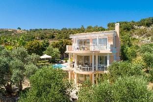 Villa Asimenia: Large Private Pool, Sea Views, A/C, WiFi, Eco-Friendly                               Hotel in Crete