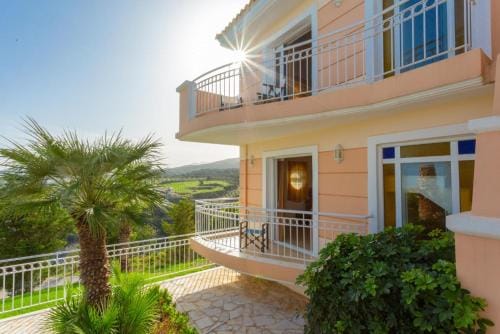 Villa Astro: Large Private Pool, Sea Views, A/C, WiFi, Eco-Friendly                                  Hotel in Crete
