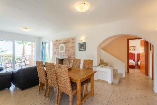 Villa Astro: Large Private Pool, Sea Views, A/C, WiFi, Eco-Friendly                                  Hotel in Crete
