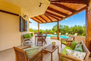 Villa Armi: Large Private Pool, Walk to Beach, Sea Views, A/C, WiFi, Eco-Friendly                    Hotel in Crete