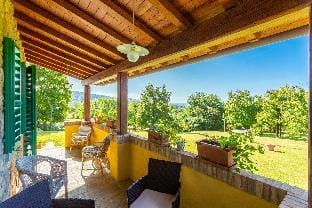 Villa Casale Federica: Large Private Pool, WiFi                                                      Hotel in Arezzo