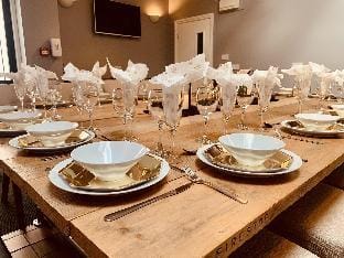 The North Wales Gathering - 9 Bedroom - EV Charging Hotel in Wales