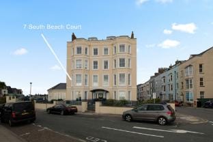 South Beach Court - Sea Front Apartment with Spectacular Sea Views Hotel in Wales