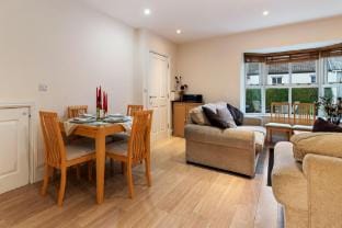 Park Place Court - Close to Town Centre and Beach Hotel in Wales