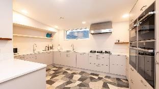 Luxury Villa, Six Suites, Private Path to Sea Hotel in County Sligo