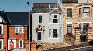 Kensington Place - 4 bedroom home w/ free parking Hotel in Newport
