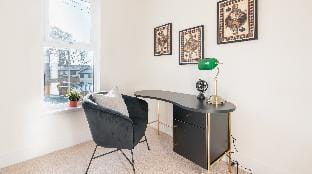 Kensington Place - 4 bedroom home w/ free parking Hotel in Newport