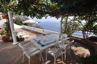 Apartment in Praiano Sea View & Terrace, A/C, Wi-fi, 6 guests, ID 308 Hotel in Praiano
