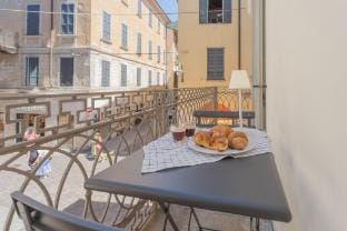 Via Indipendenza 45 in Como Hotel in Como