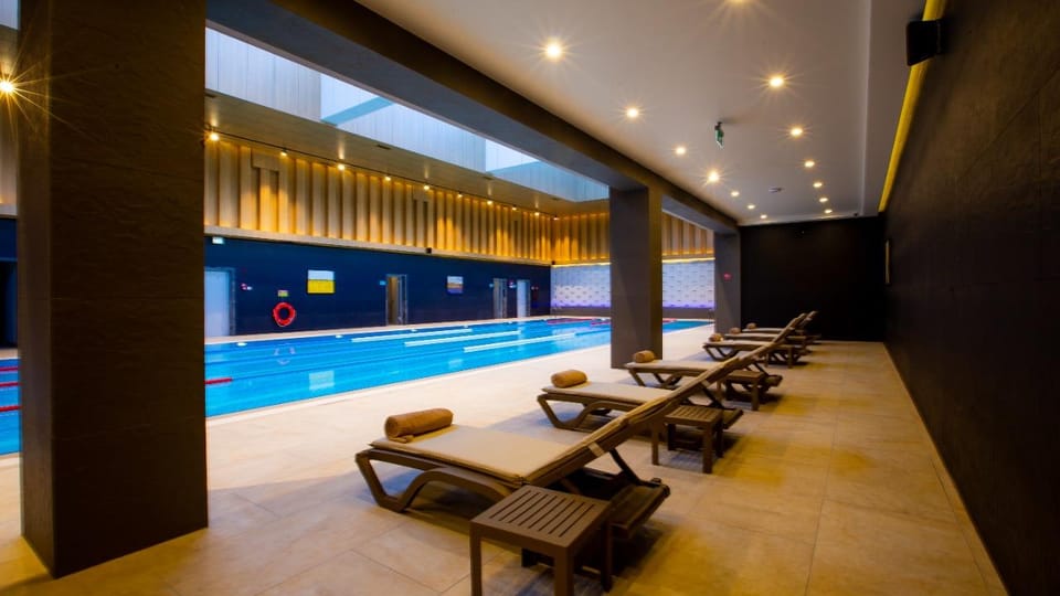 Swimming pool