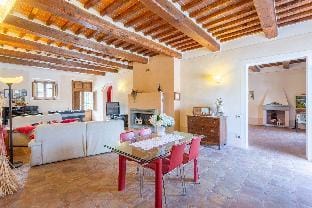 Villa Rossa: Large Private Pool, WiFi                                                                Hotel in Emilia-Romagna