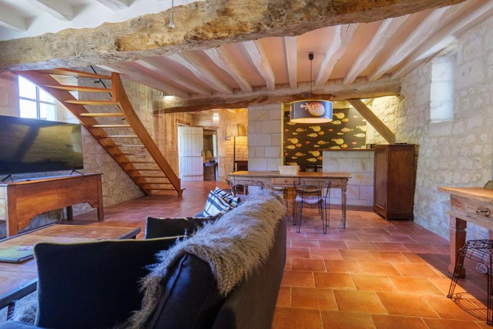 Le Chateau de Candes, sa Tour et ses Suites. Hotel in Centre-Val de Loire