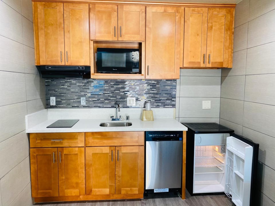 Le Blanc Inn & Suites Hotel in El Monte