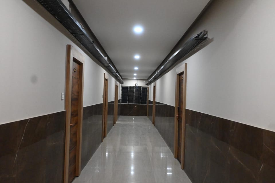 iROOMZ Hotel Vishwa Lodging Hotel in Karnataka