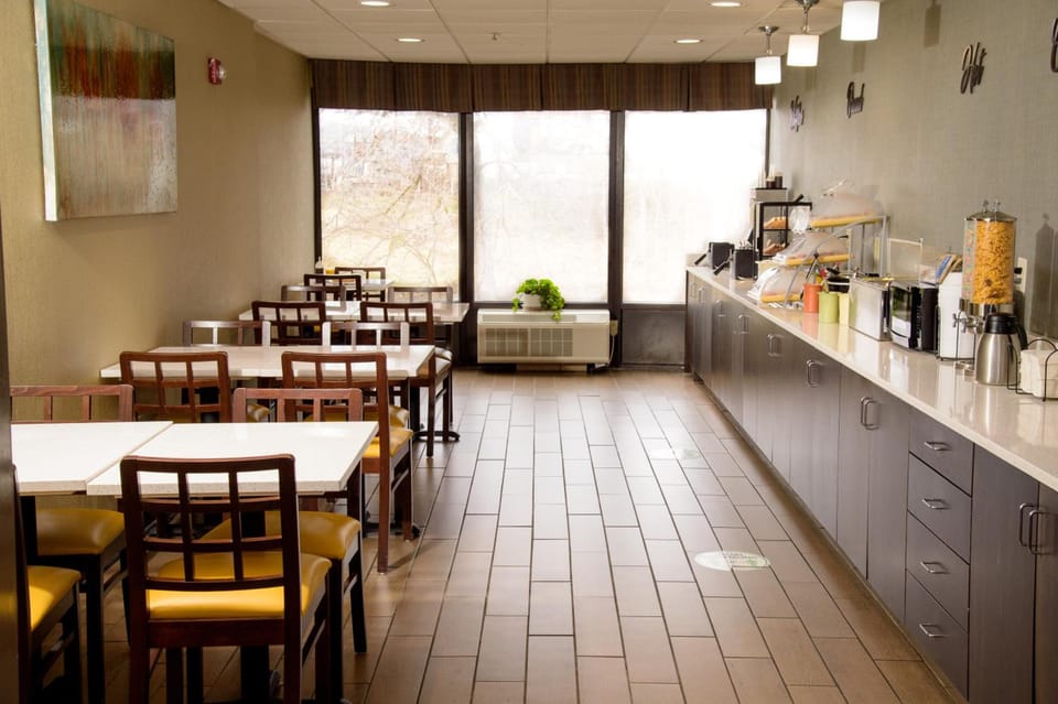 Pigeon River Inn Hotel in Pigeon Forge