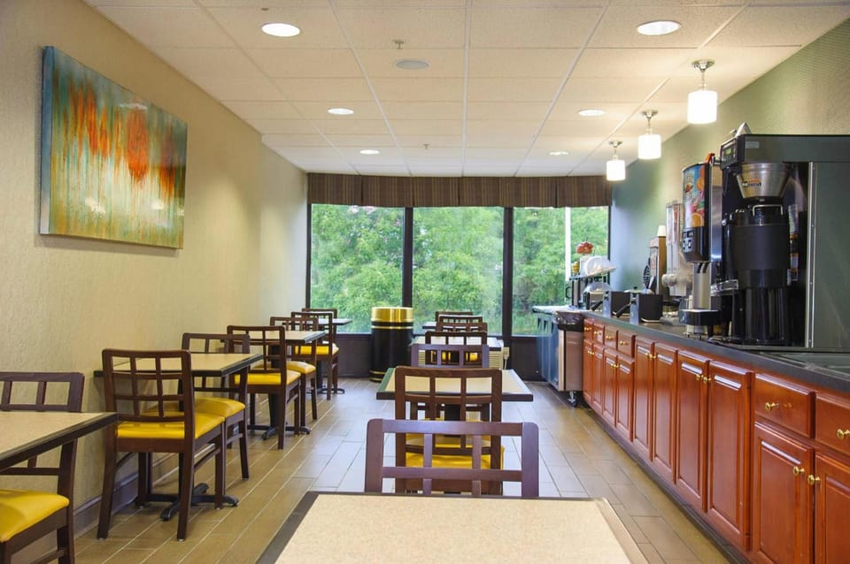 Pigeon River Inn Hotel in Pigeon Forge