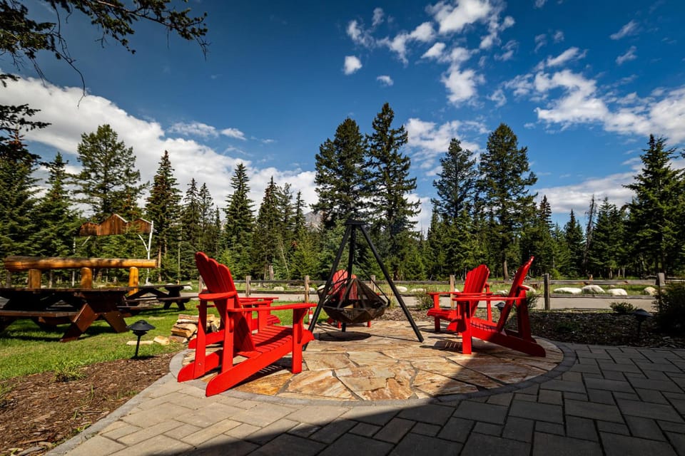 Pine Bungalows Lodge in Alberta