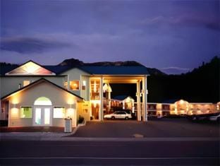 Ponderosa Motor Inn Motel in Golden