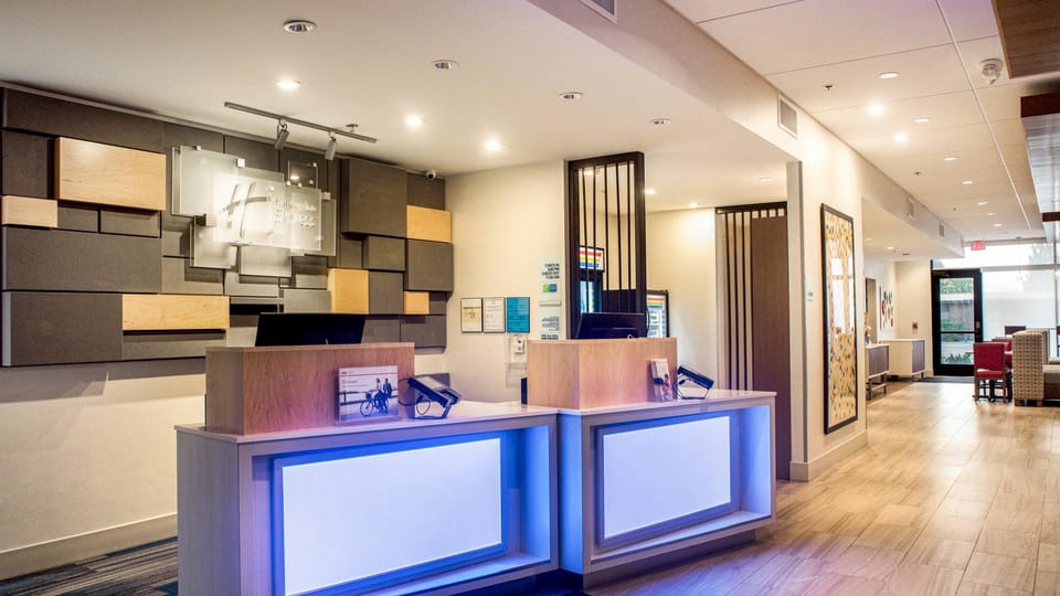 Holiday Inn Express & Suites Racine By IHG Hotel in Mount Pleasant
