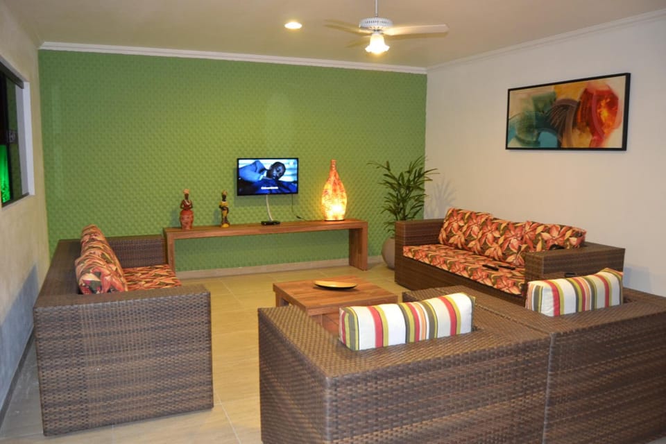 Shared lounge/TV area