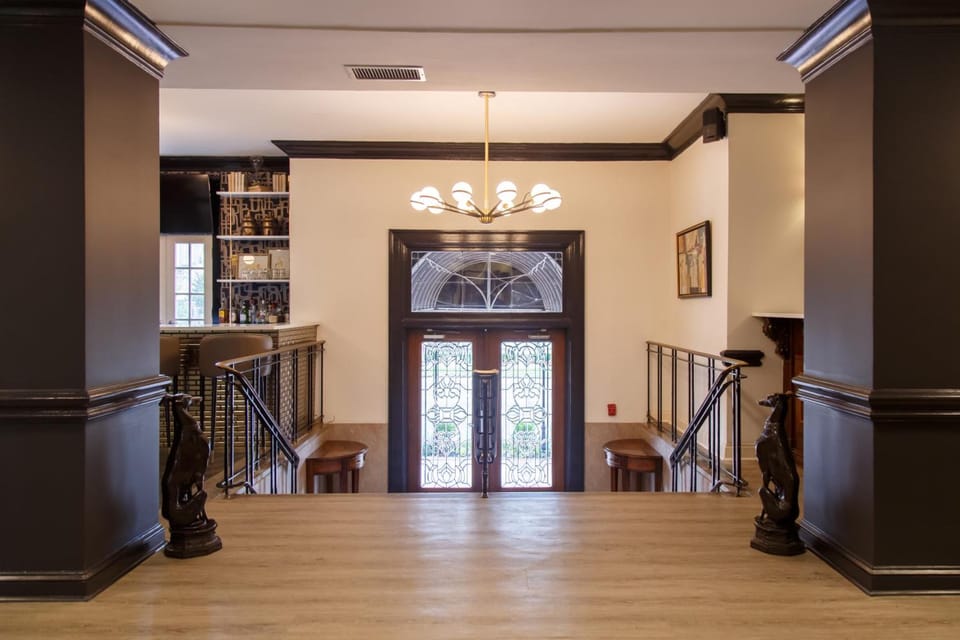 Old Capitol Inn Inn in Jackson