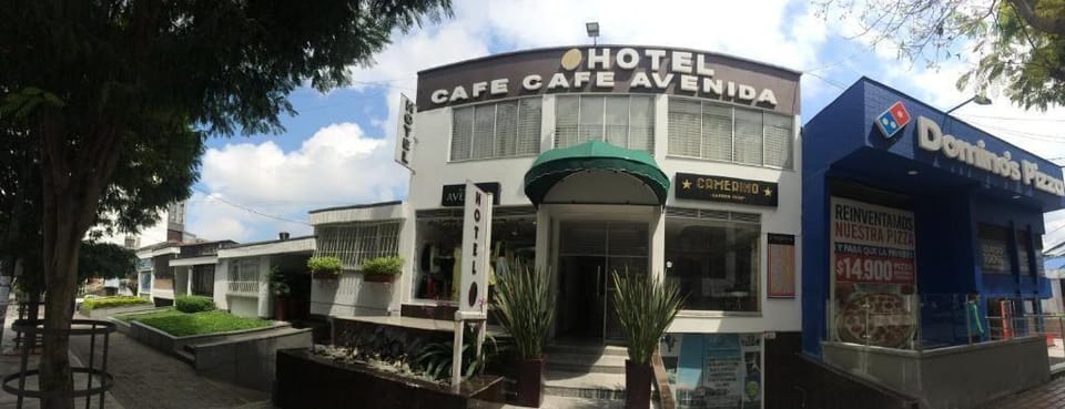 Hotel Café  Café Avenida Hotel in Armenia