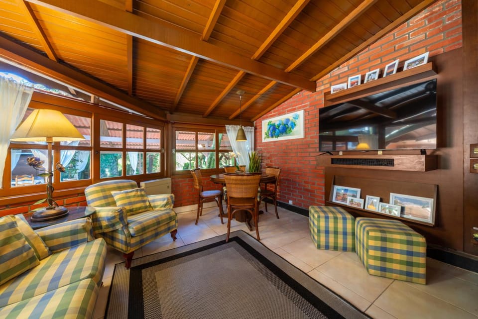Shared lounge/TV area