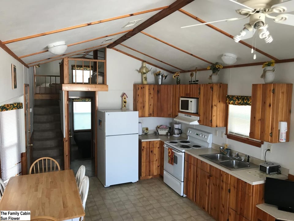 Top of the Hill RV Resort & Cabins Lodge in Rio Grande