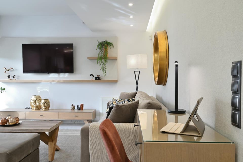 The Lop Athens Holidays Luxury Suites Hotel in Kallithea