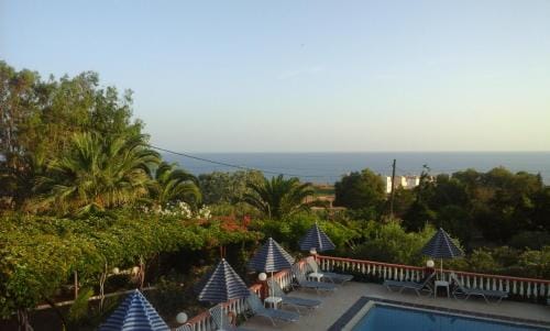 Knossos Hotel in Panormos in Rethymno