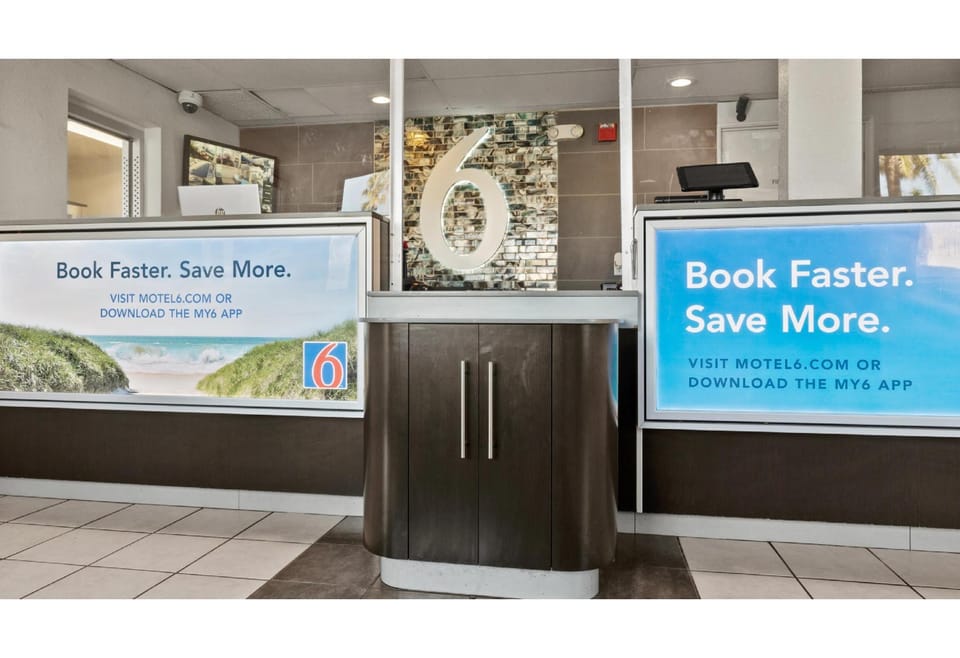 Motel 6 Ventura, CA - Beach Hotel in Pierpont Bay