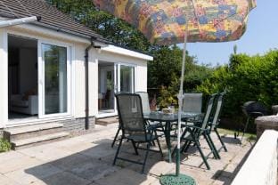 Sêr Môr - Log Burner, Peaceful Cottage, Dog Friendly Hotel in Saundersfoot