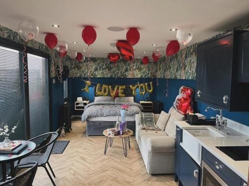 The Langland Bay Lookout - 1 Bed Cabin - Landimore Hotel in Wales