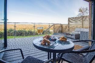 The Caswell Bay Hide Out - 1 Bed Cabin - Landimore Hotel in Wales