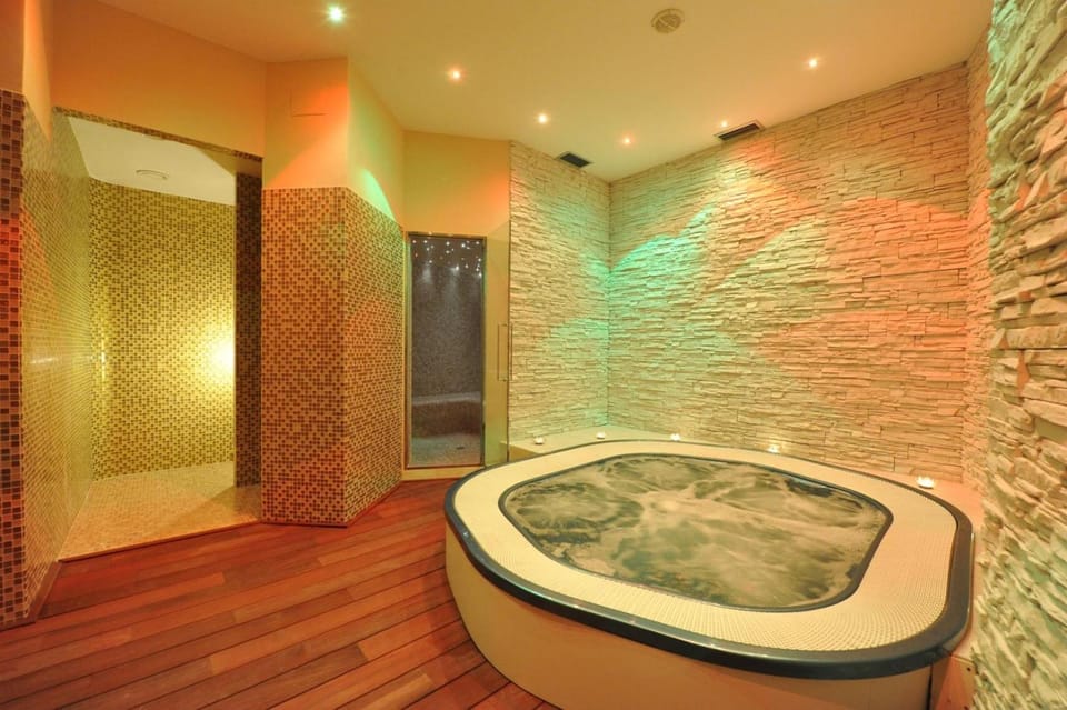Hot tub