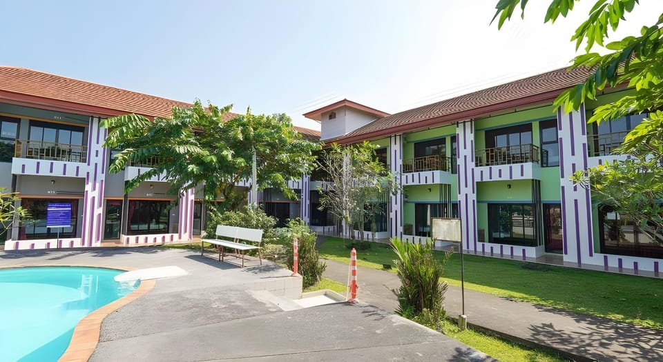 Roomquest Chonburi Phanat Nikhom Hotel in Chon Buri Changwat
