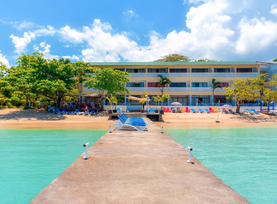 Sand and Tan Beach Hotel Hotel in Ocho Rios