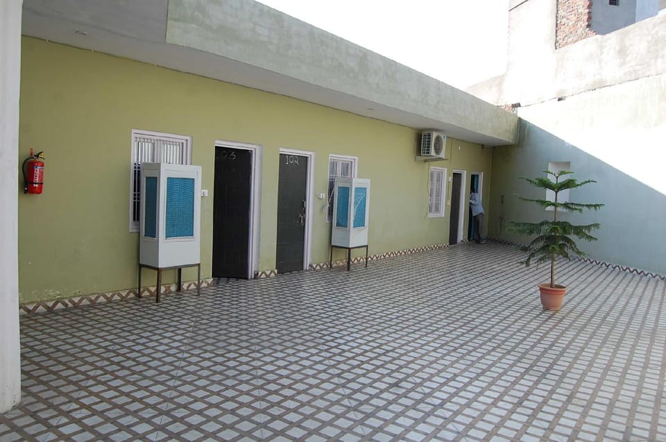 Super OYO Sweet Suite Hotel in Uttar Pradesh