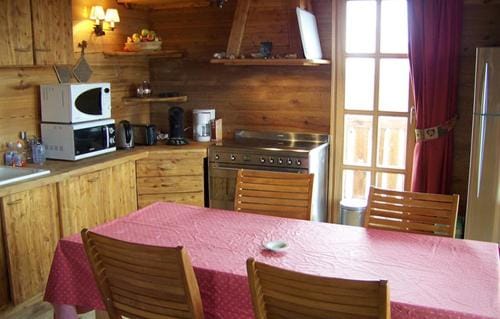 Odalys Chalet Melusine Hotel in Huez