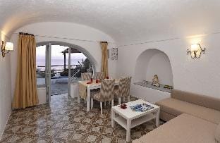 Costa del Capitano Suite Apartments Hotel in Forio