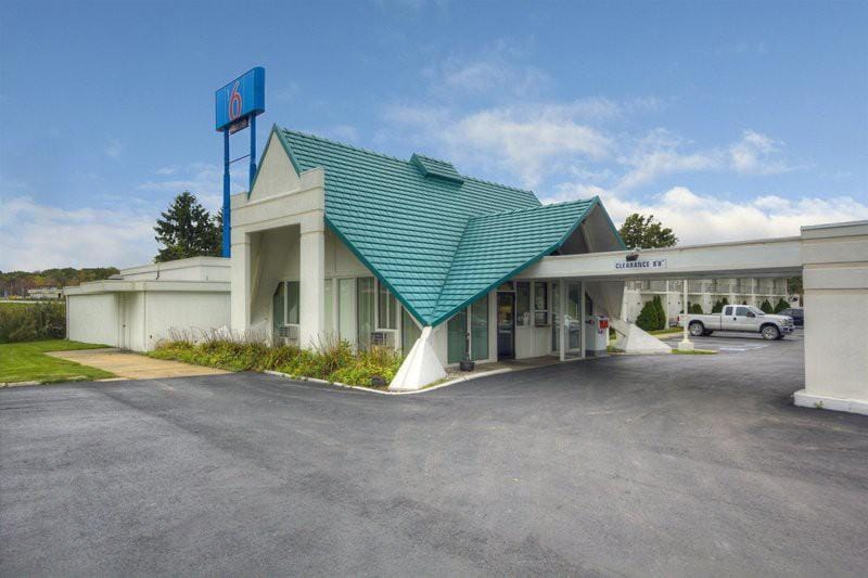 Motel 6 Geneva, OH Motel in Lake Erie