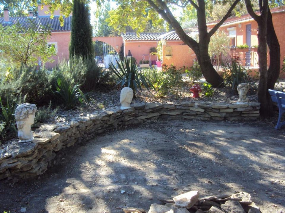B&B La Douloire Hotel in Pernes-les-Fontaines