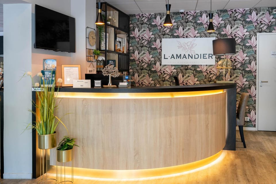 Logis Hotel l'Amandier Hotel in Occitanie
