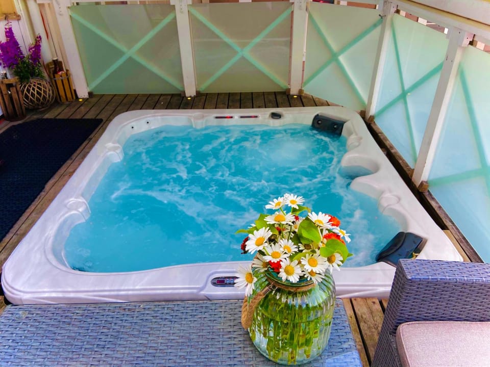 Hot tub
