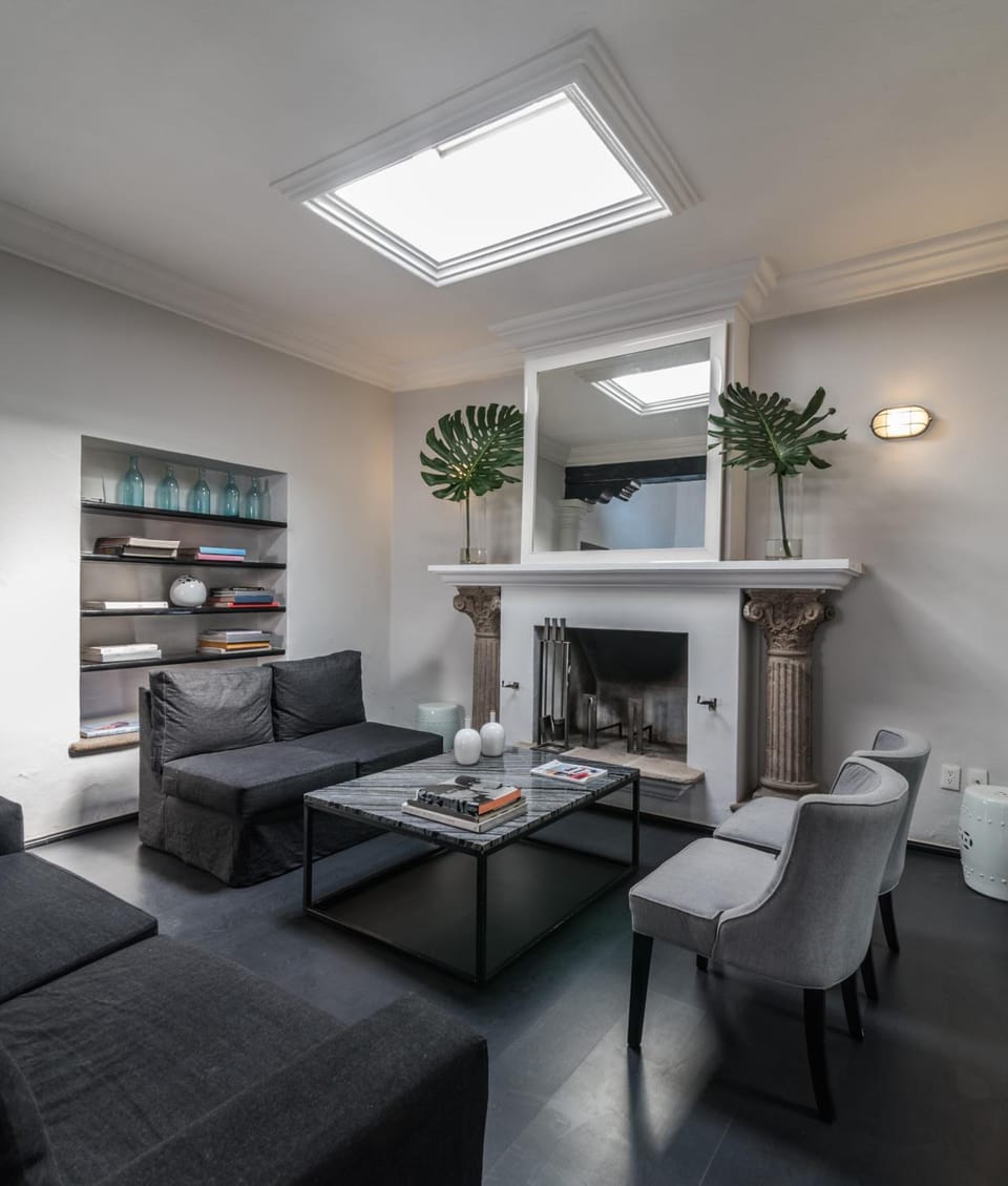 Shared lounge/TV area